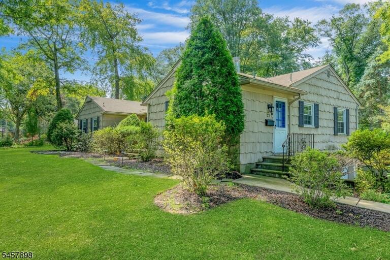 Property listing MLS 4050077 photo 2