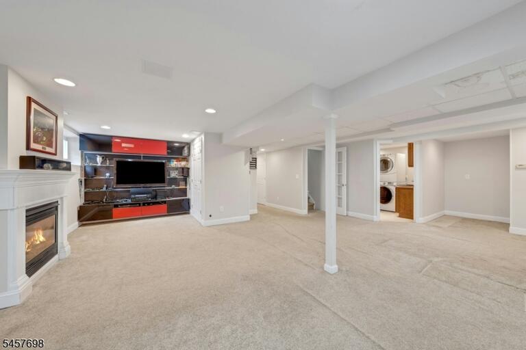 Property listing MLS 4050077 photo 29