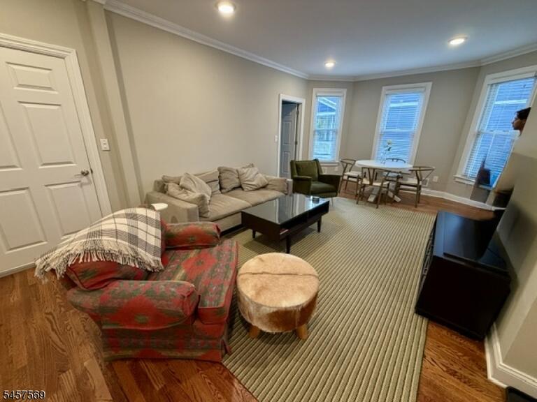Property listing MLS 4050142 photo 2