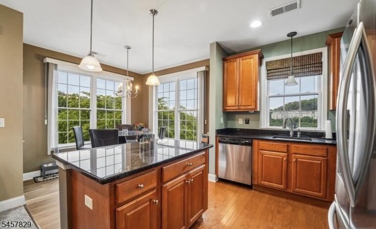 Property listing MLS 4050186 photo 2