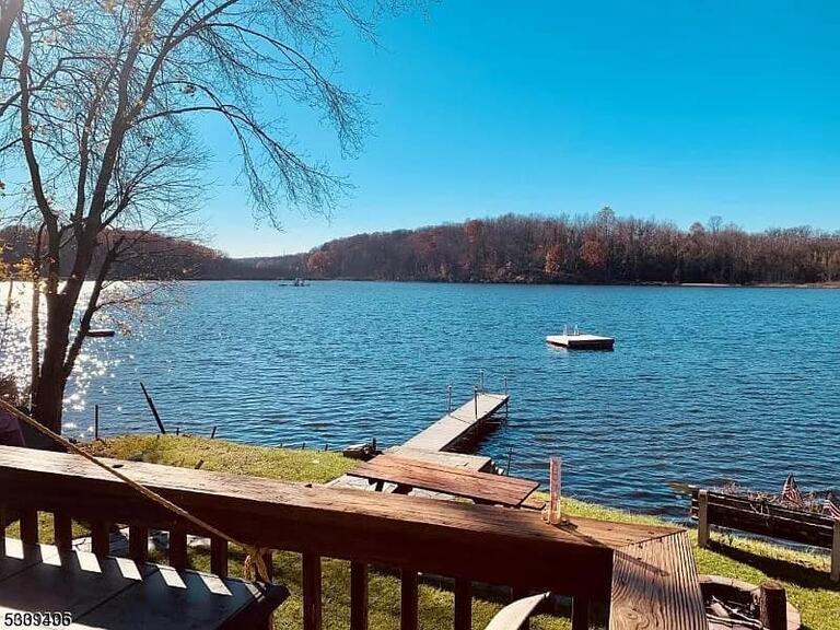 Property listing MLS 4050191 photo 1