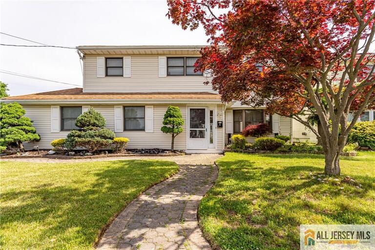 Photo 2 of 16 W Susan Street, Hazlet NJ 07730, Hazlet, NJ
