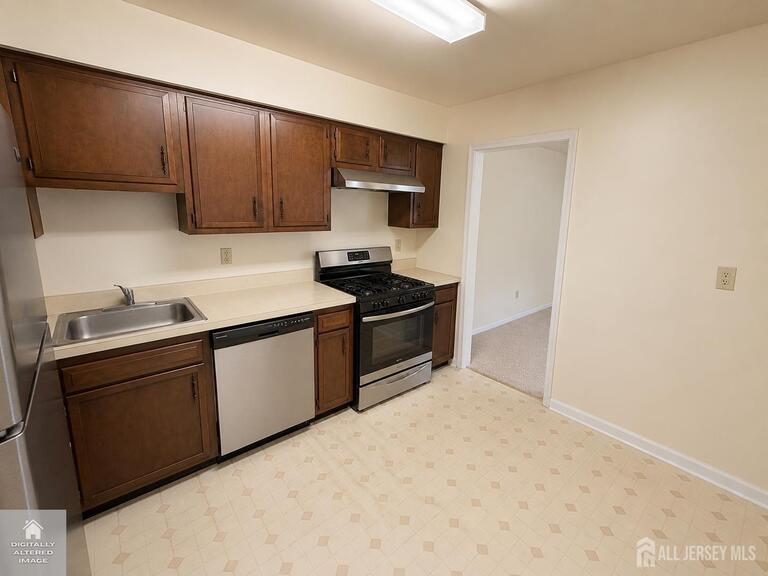 Photo 4 of 30 Van Pelt Court, East Brunswick NJ 08816, East Brunswick, NJ
