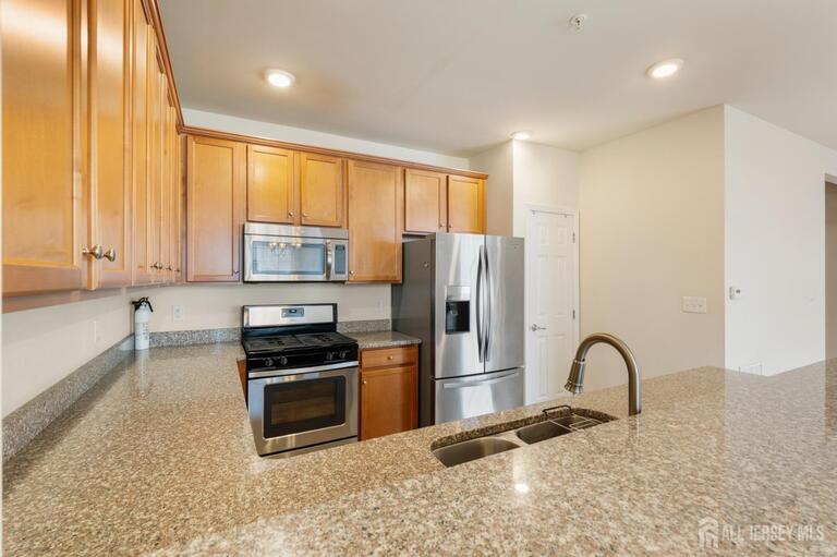 Photo 16 of 1423 Hudson Circle # 1423, Highland Park NJ 08904, Highland Park, NJ