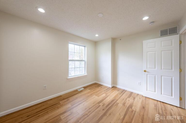 Photo 21 of 122 Prestwick Way, Edison NJ 08820, Edison, NJ