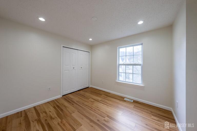 Photo 18 of 122 Prestwick Way, Edison NJ 08820, Edison, NJ
