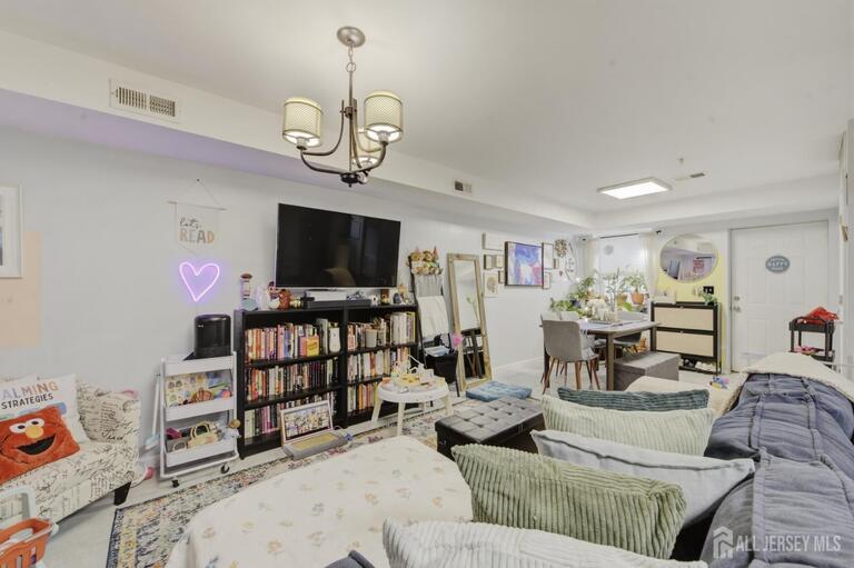 Photo 11 of 149 Bellair Place, Newark NJ 07104, Newark, NJ