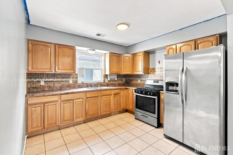 Photo 5 of 64 Fabyan Place, Newark NJ 07108, Newark, NJ