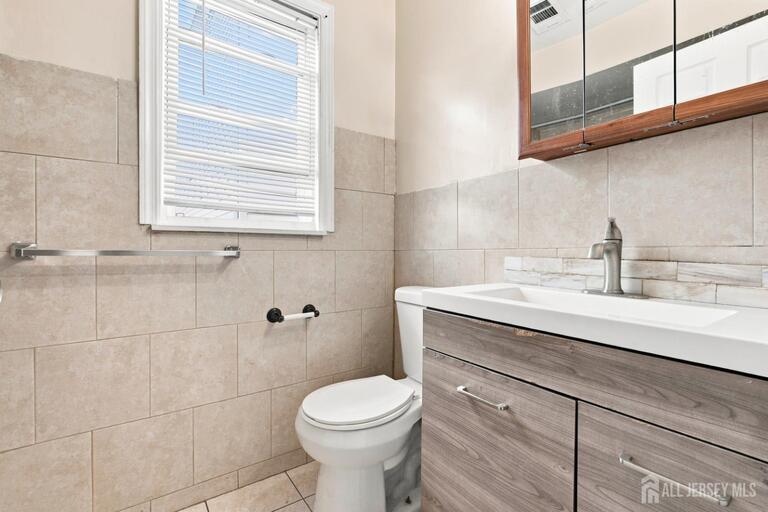 Photo 15 of 64 Fabyan Place, Newark NJ 07108, Newark, NJ