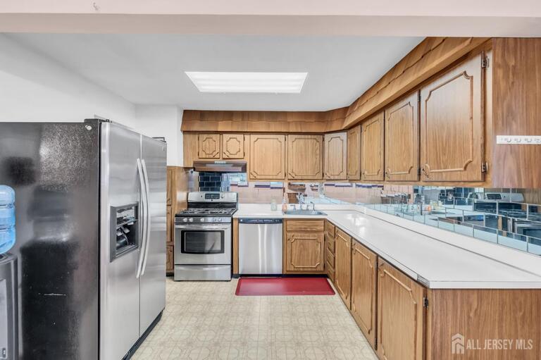 Photo 9 of 140 Camelot Drive, Port Reading NJ 07064, Port Reading, NJ