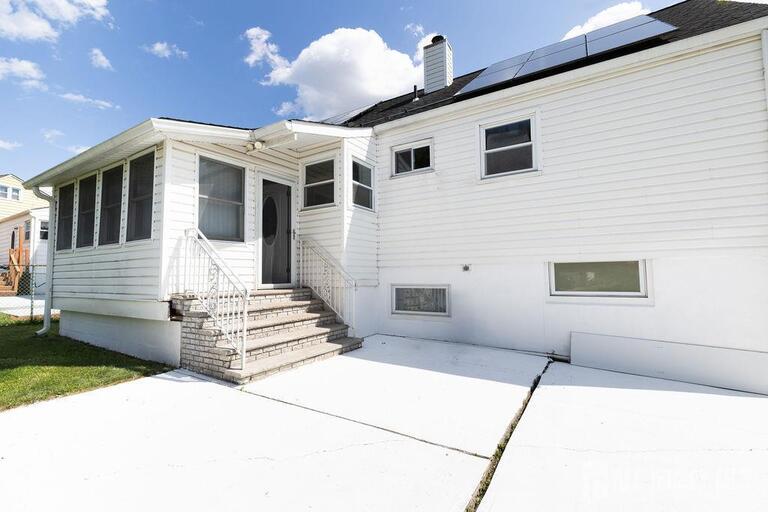Photo 43 of 19 Jonquil Circle, Fords NJ 08863, Fords, NJ