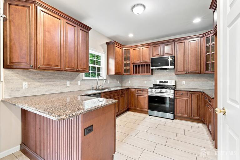 Photo 9 of 39 Hamilton Avenue, Edison NJ 08820, Edison, NJ