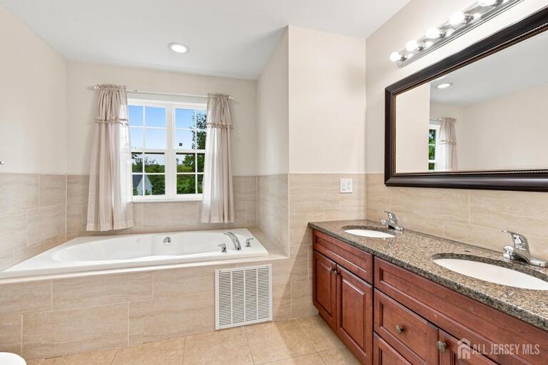 Photo 16 of 39 Hamilton Avenue, Edison NJ 08820, Edison, NJ