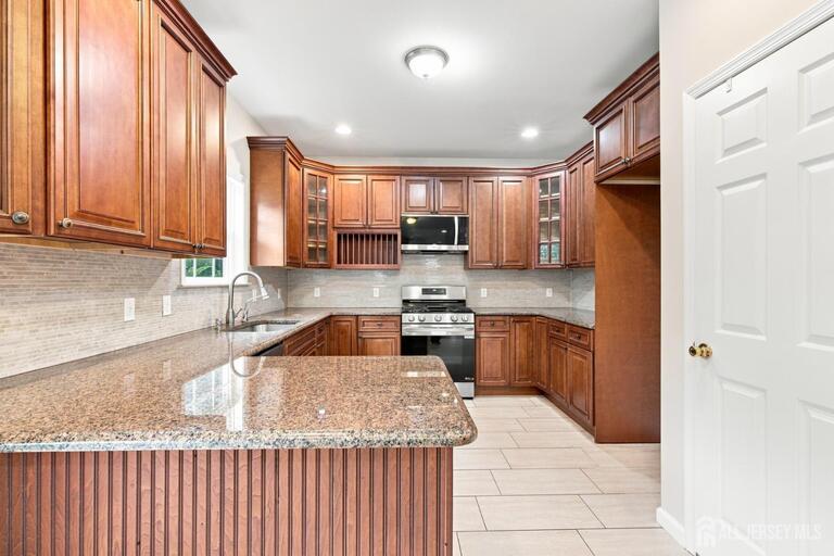 Photo 8 of 39 Hamilton Avenue, Edison NJ 08820, Edison, NJ