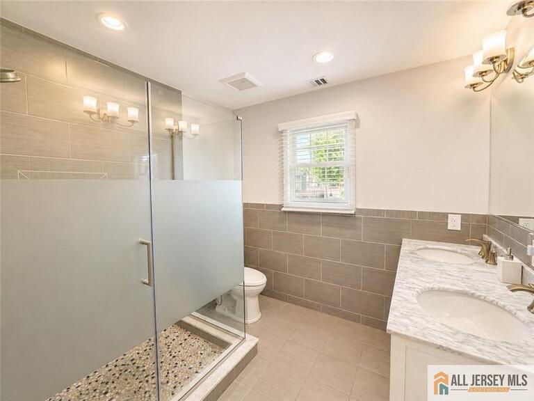 Photo 15 of 8 Tanglewood Lane, Colonia NJ 07067, Colonia, NJ