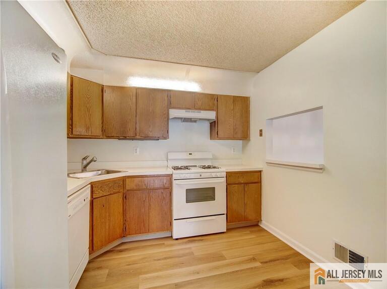 Photo 14 of 81 Canterbury Court, Piscataway NJ 08854, Piscataway, NJ
