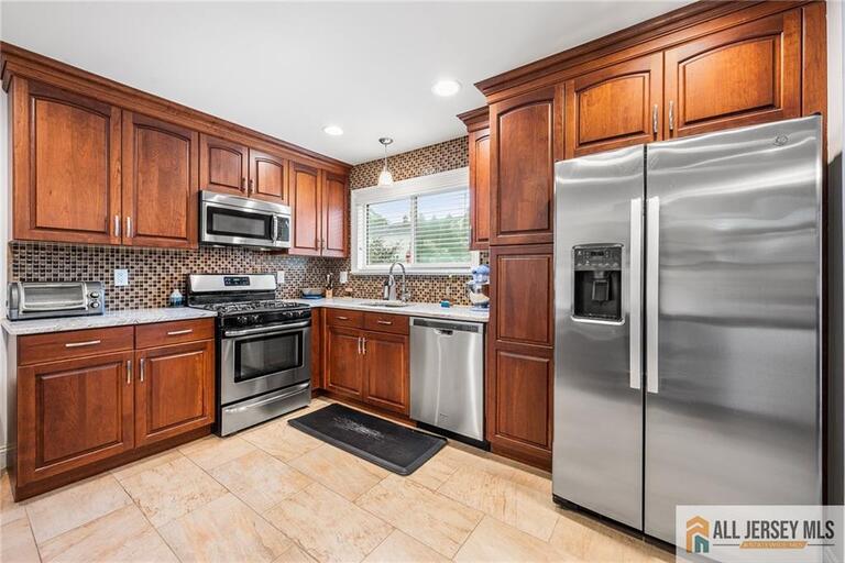 Photo 7 of 122 Benart Place, Middlesex NJ 08846, Middlesex, NJ