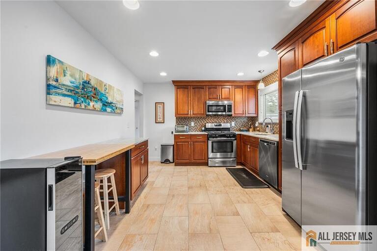 Photo 8 of 122 Benart Place, Middlesex NJ 08846, Middlesex, NJ
