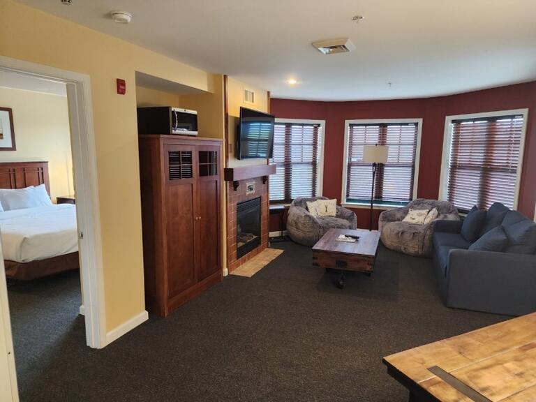 Property listing MLS 4010257 photo 3