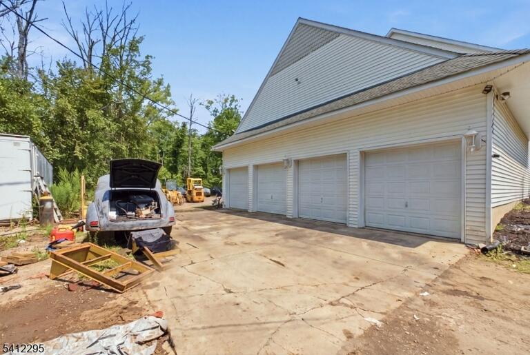 Property listing MLS 4010738 photo 44