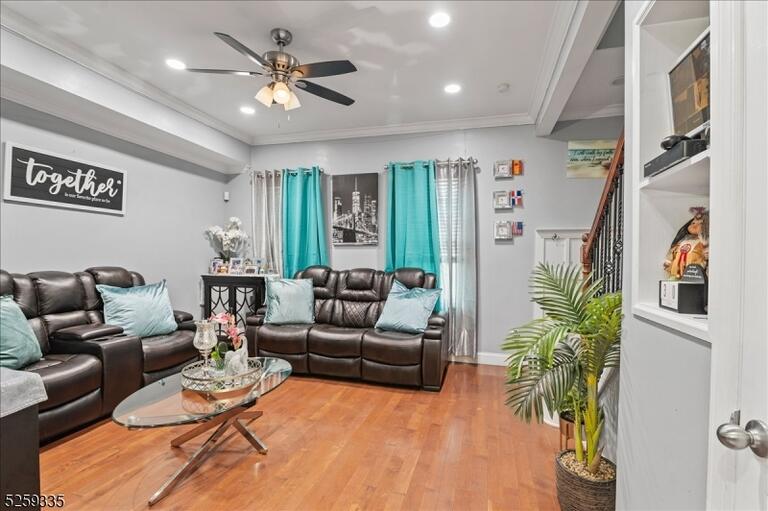 Property listing MLS 4010945 photo 2