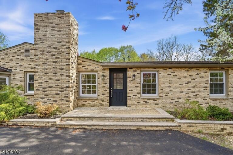 Property listing MLS 4017356 photo 2