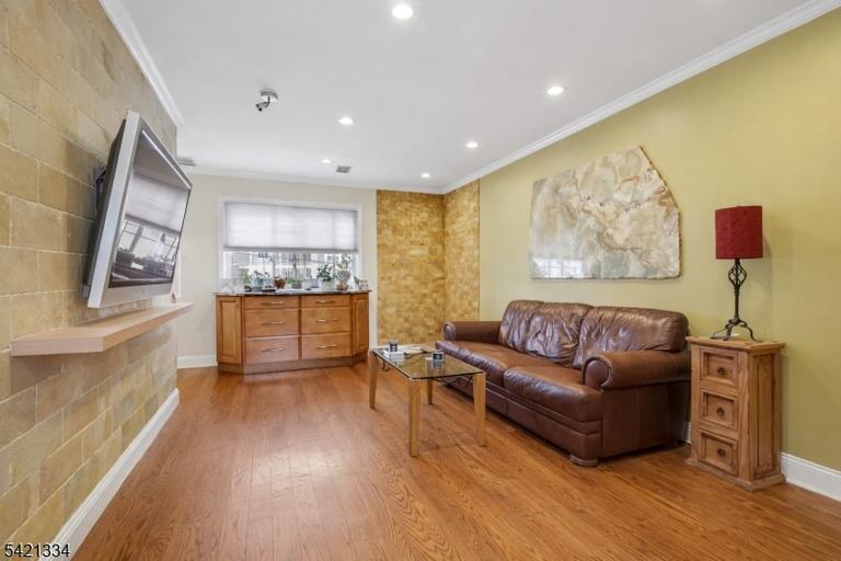 Property listing MLS 4018264 photo 3