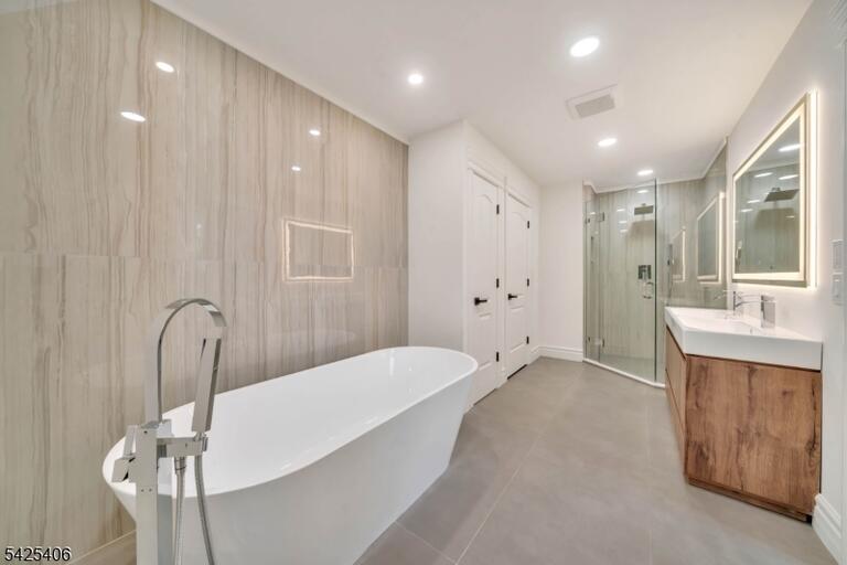 Property listing MLS 4021720 photo 23