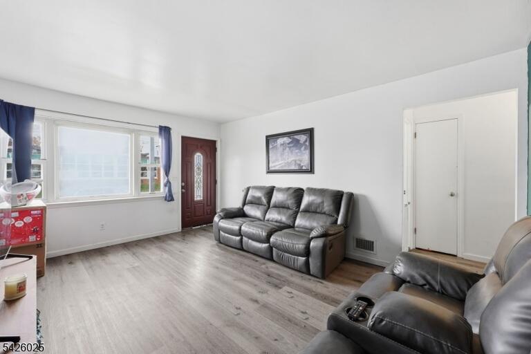 Property listing MLS 4022229 photo 4