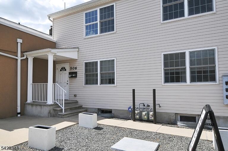 Property listing MLS 4025182 photo 2