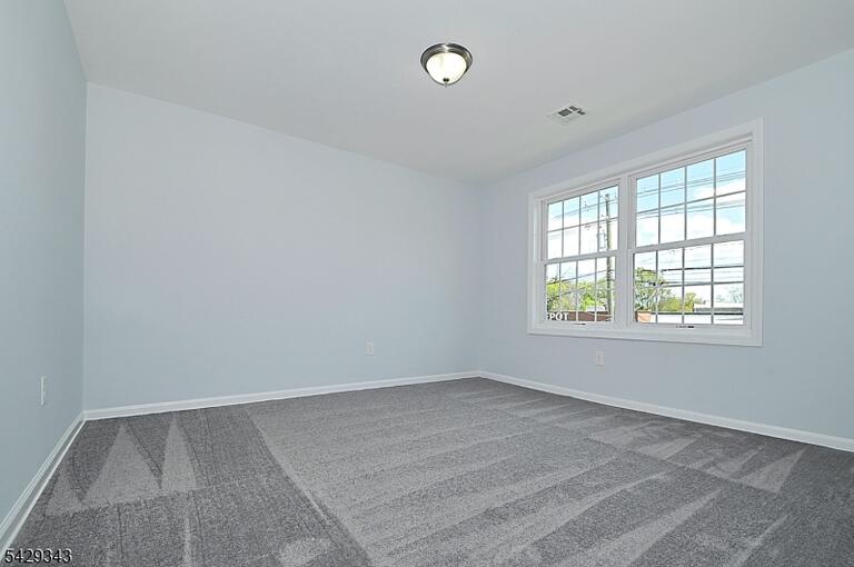 Property listing MLS 4025182 photo 4