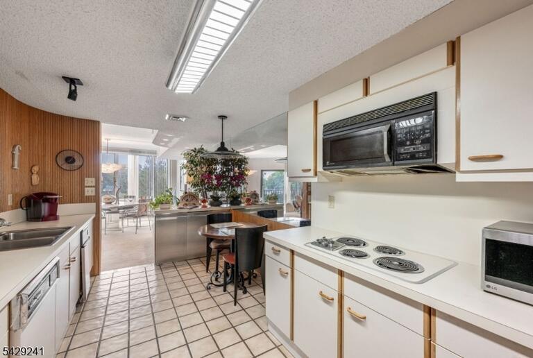 Property listing MLS 4026124 photo 10