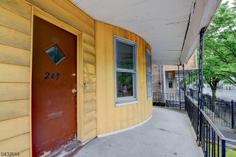 Property listing MLS 4028232 photo 3