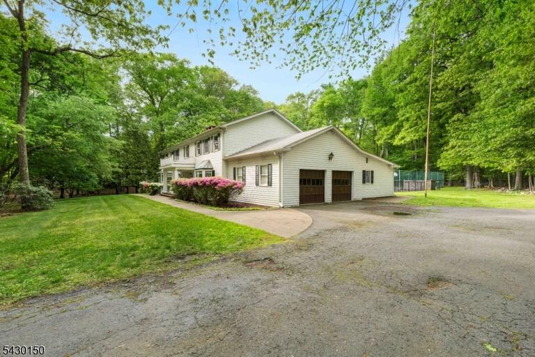 Property listing MLS 4028308 photo 2