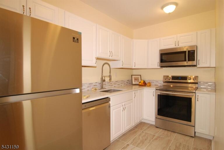 Property listing MLS 4032228 photo 2