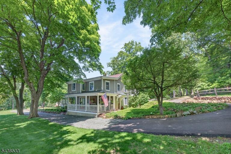 Property listing MLS 4032709 photo 3