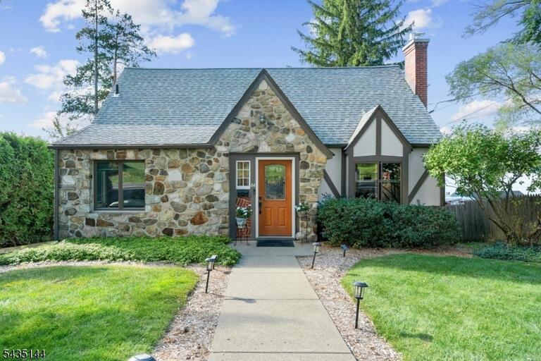 Property listing MLS 4033016 photo 1