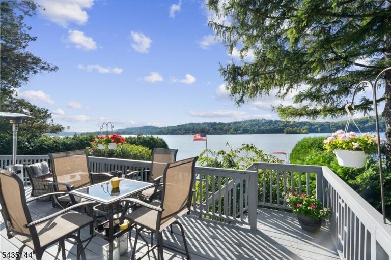 Property listing MLS 4033016 photo 2