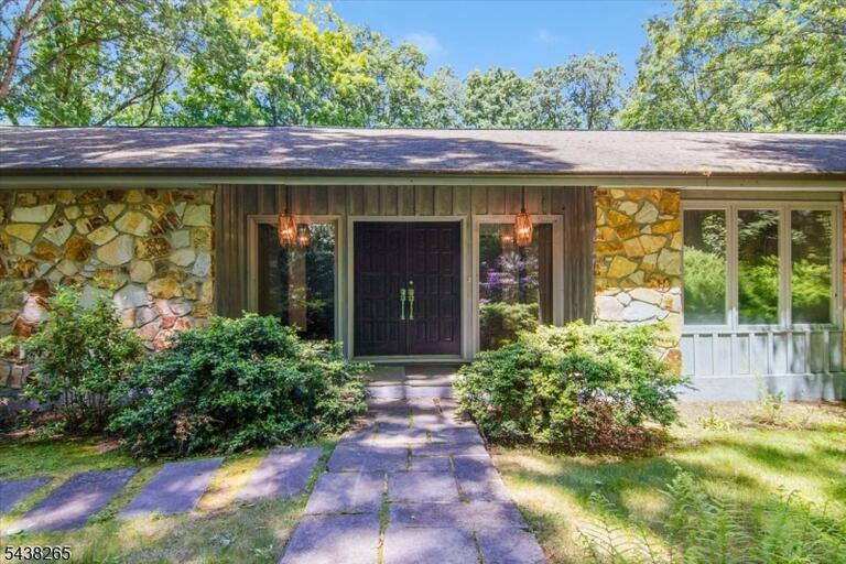 Property listing MLS 4033408 photo 1