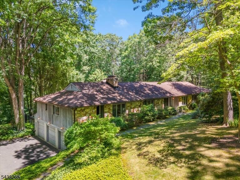 Property listing MLS 4033408 photo 2