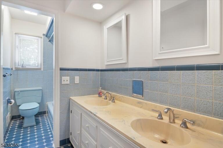 Property listing MLS 4033408 photo 25