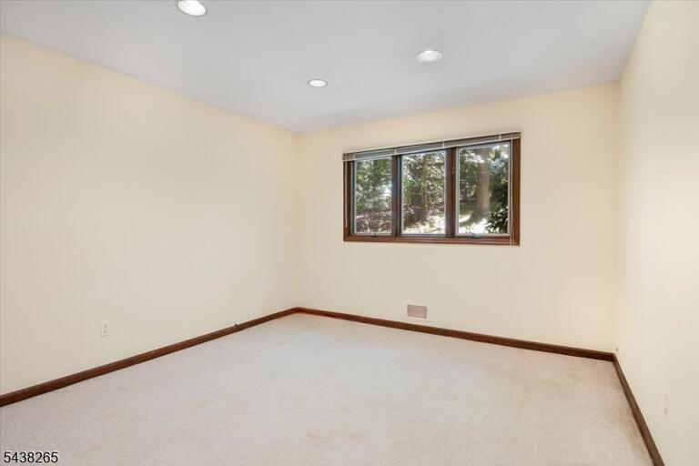 Property listing MLS 4033408 photo 26