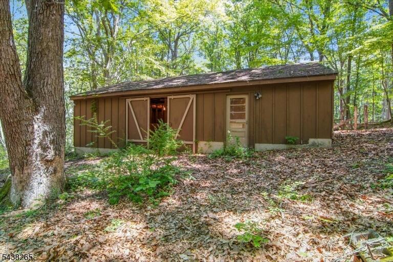Property listing MLS 4033408 photo 5