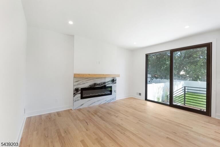 Property listing MLS 4033981 photo 6