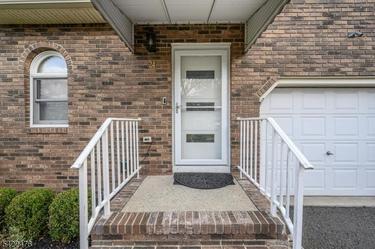 Property listing MLS 4033989 photo 2