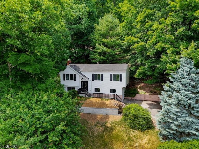 Property listing MLS 4034333 photo 2