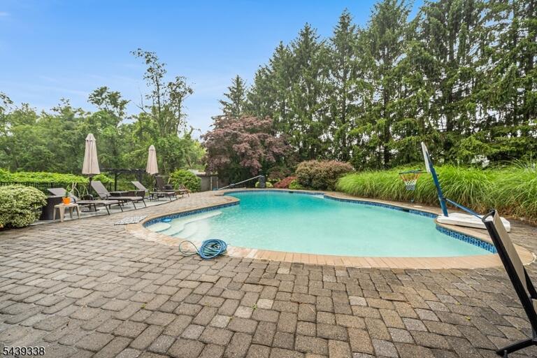 Property listing MLS 4035360 photo 27