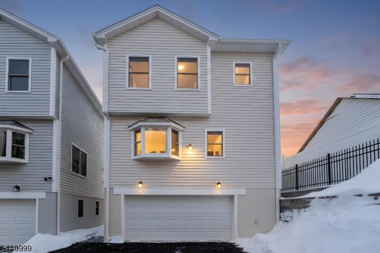 Property listing MLS 4035801 photo 1