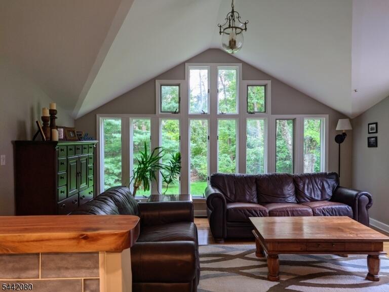 Property listing MLS 4036702 photo 8