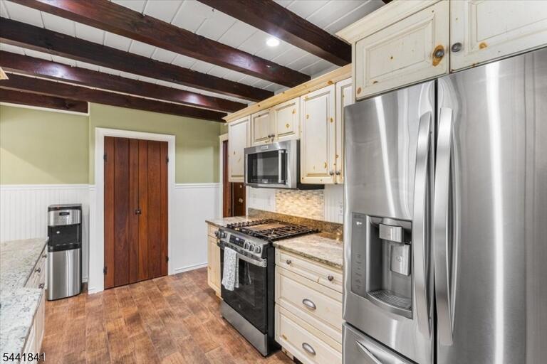 Property listing MLS 4036857 photo 18